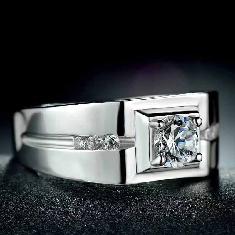 New men's and women's rings with a bold and fashionable design.