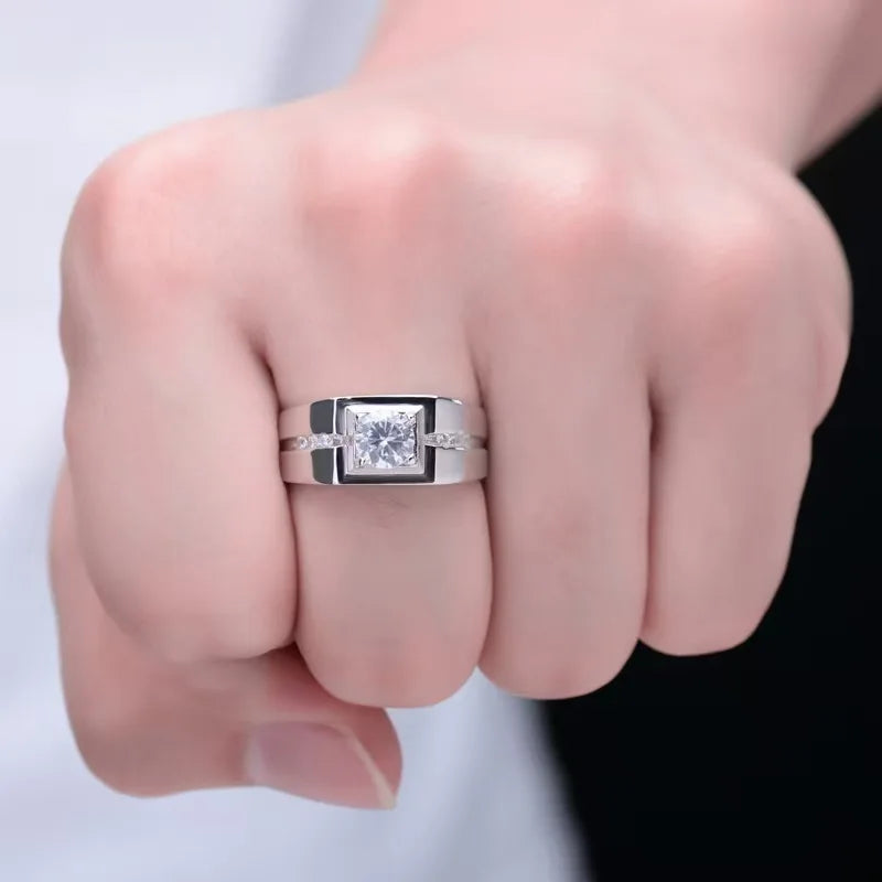 New men's and women's rings with a bold and fashionable design.