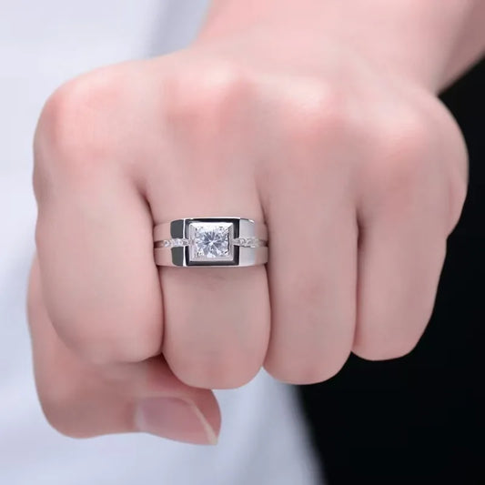 New men's and women's rings with a bold and fashionable design.